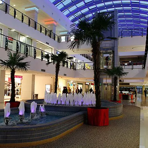 Construcţia mall-urilor din România, îngheţată la nivel de proiect
