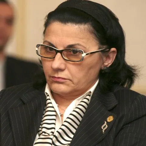 Ecaterina Andronescu: Este un abuz de putere, demisiile deja au fost anunţate