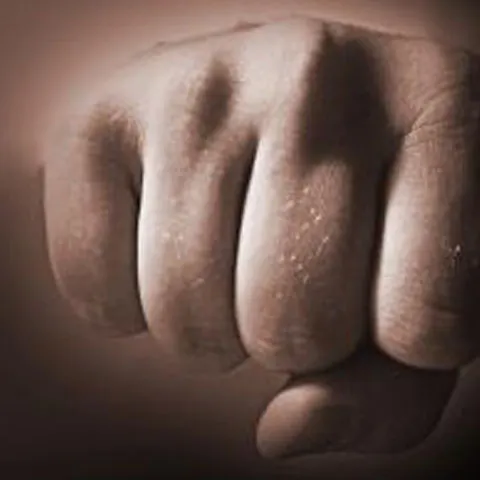 Un fost rugbist român a fost arestat în Italia, după ce şi-a bătut soţia