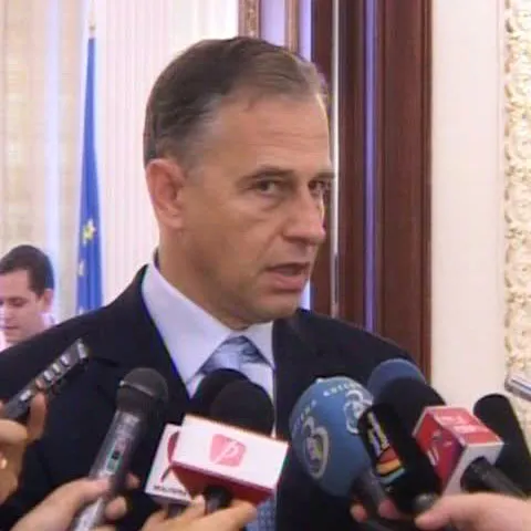 Geoană: Soarta Guvernului trebuie tranşată în Parlament, interimatul \"e o formulă proastă\"