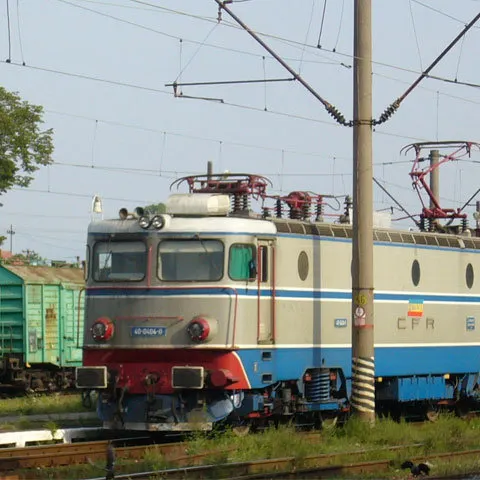 Două tinere au murit după ce maşina lor a fost lovită de un tren, pe raza comunei braşovene Racoş