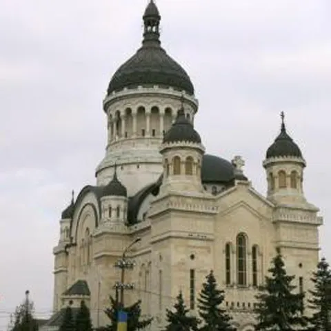 Arhiepiscopia Bucureştilor obligă preoţii să cumpere câte 120 de sticle cu vin