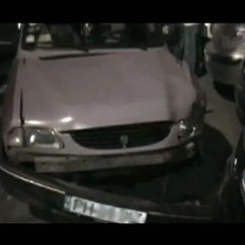 Un şofer beat din Ploieşti a lovit două maşini după care a fugit de la locurile accidentelor
