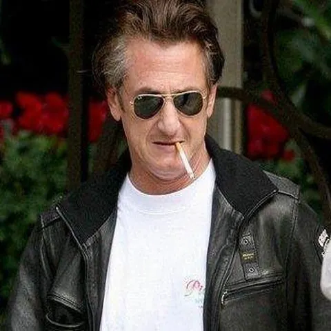 Sean Penn, acuzat că a bătut un fotograf