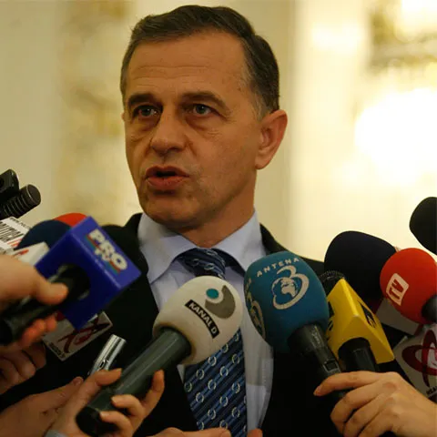 Geoană avertizează: În spatele legii de salarizare unitară există un plan de concediere a 20% din bugetari