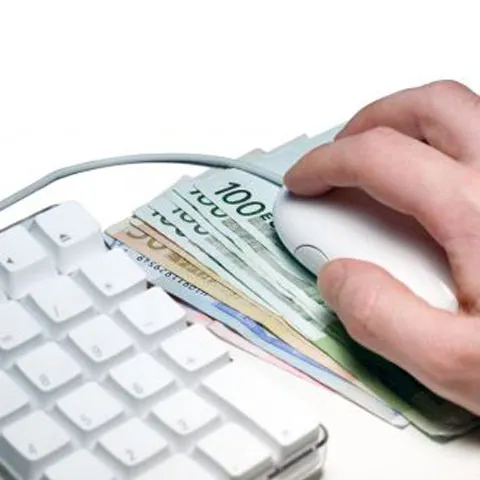 Comerţul online local creşte împins de criză
