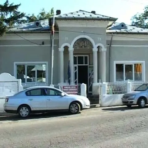 O primărie din Vrancea se va închide pentru că salariaţii nu şi-au mai văzut banii de cinci luni