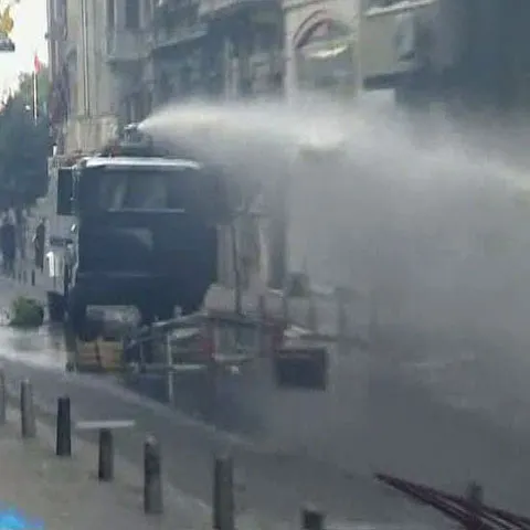 Demonstranţi anti-FMI, dispersaţi cu tunuri de apă la Istanbul