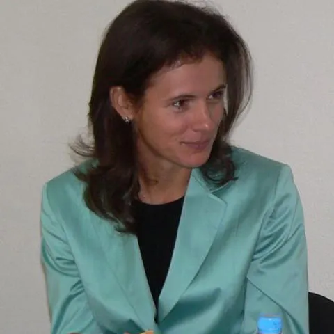 Pe timp de criză Sorina Plăcintă acordă angajaţilor de la MTS prime