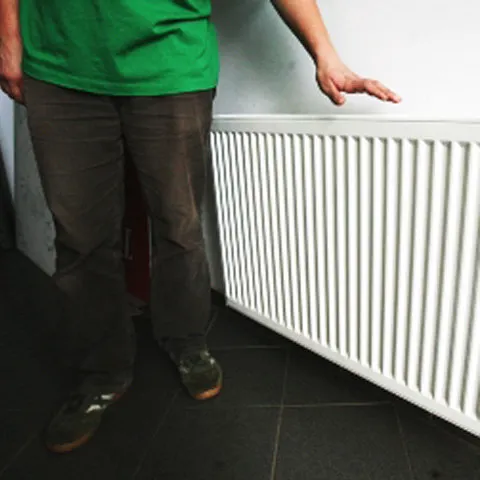Boc: Facturile la energie termică vor fi compensate cu 90% pentru familiile cu venituri mici