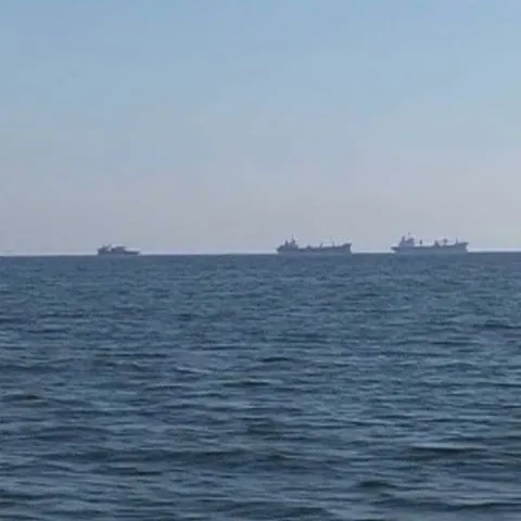 Pericol de poluare în Portul Constanţa după fisurarea tancurilor a două epave scufundate