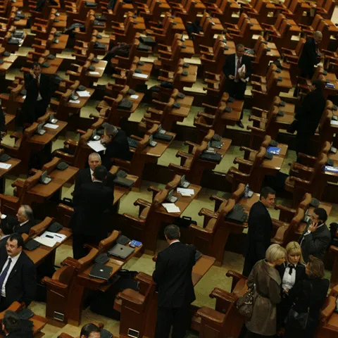 Preşedintele Camerei Deputaţilor poate fi revocat din funcţie cu votul majorităţii deputaţilor