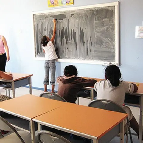 Aproape jumătate dintre români se declară nemulţumiţi de sistemul naţional de educaţie 