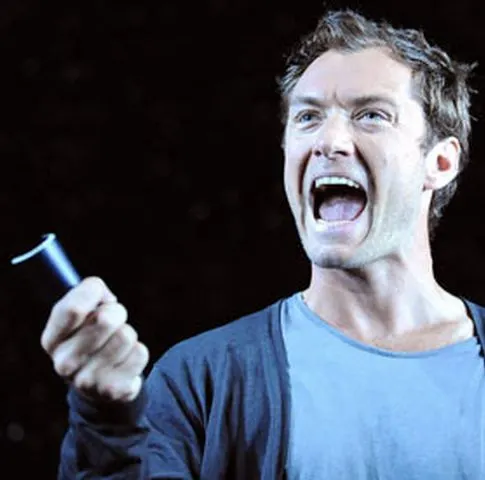 Jude Law, premieră fără glorie pe Broadway