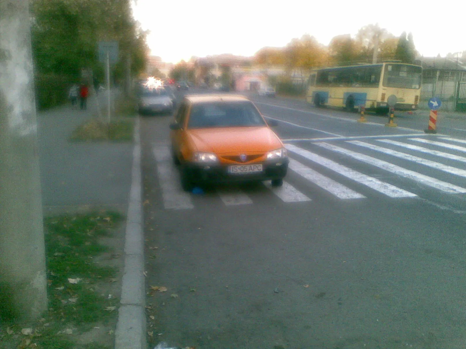 Parcarea pe trecerea de pietoni, o problemă pentru ieşeni