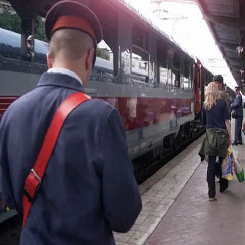 15 trenuri au fost blocate în gările din Azuga, Buşteni şi Sinaia