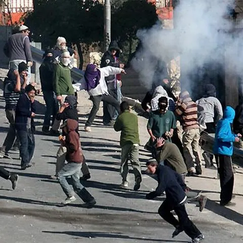 Ciocnirile violente între poliţiştii evrei şi tinerii palestinieni au reizbucnit