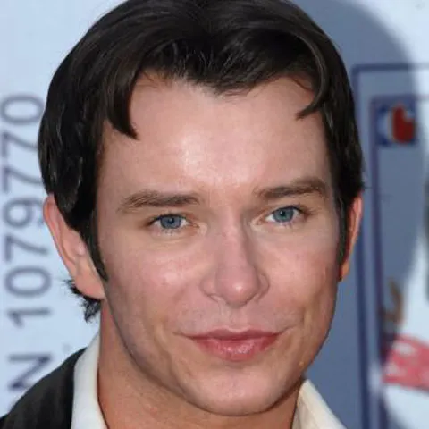 Stephen Gately, membru al formaţiei Boyzone, a murit sâmbătă noaptea, în condiţii suspecte