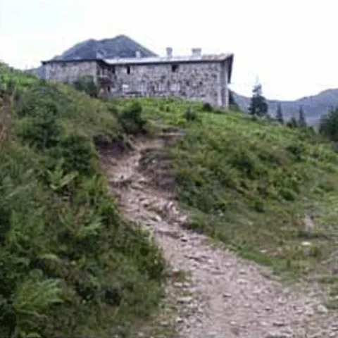 Trei alpinişti s-au rătăcit în zona Piscu Negru din Munţii Făgăraş