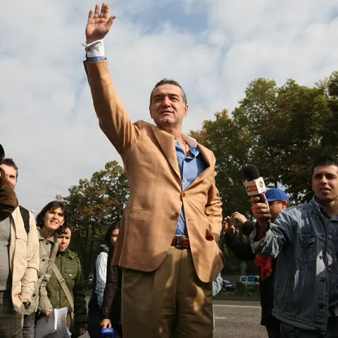 CNCD s-a autosesizat cu privire la declaraţiile lui Gigi Becali referitoare la fanii lui Rapid