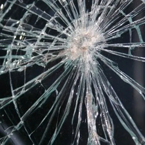 Un bărbat din Arad a distrus o casă după ce a confundat adresa