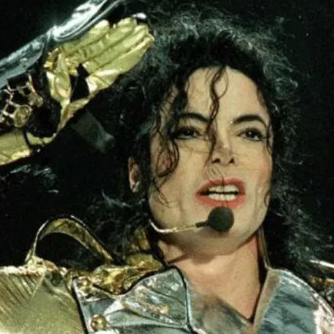 Michael Jackson are cinci nominalizări la American Music Awards