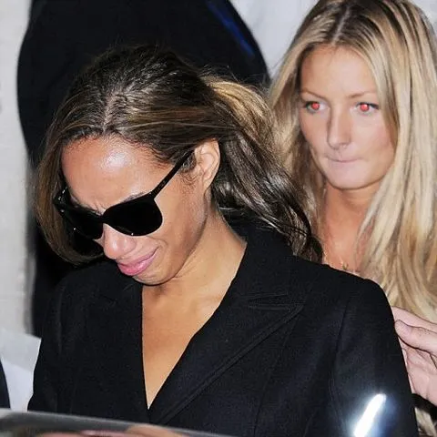Cântăreaţa Leona Lewis, pocnită în faţă de un fan - VEZI VIDEO