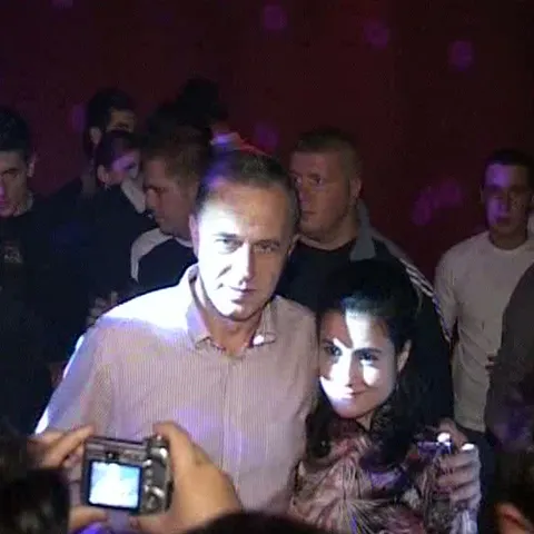 Mircea Geoană a petrecut vineri seară într-un club din Braşov - VEZI VIDEO