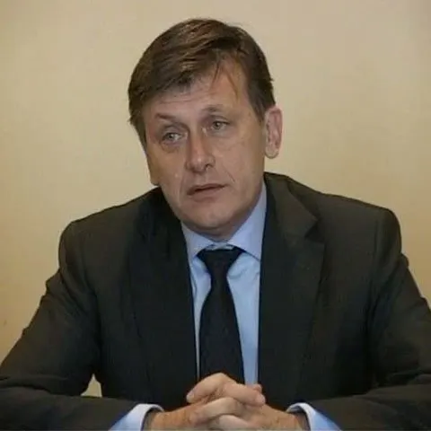 Candidatura lui Crin Antonescu a fost validată sâmbătă de BEC