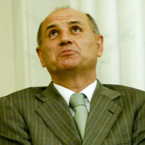 George Copos se face şofer de taxi din cauza lui Alexandru Tudor