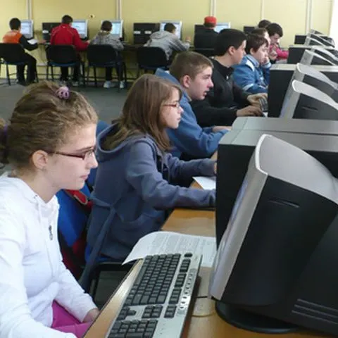 Anchetă a ISJ Vaslui în urma transferului de la profil agricol la informatică al fiului unui deputat