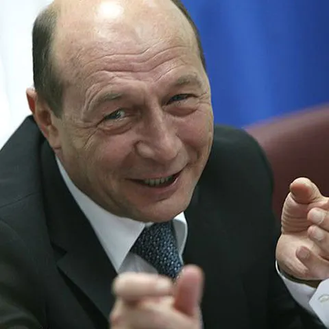 Băsescu: Cum vi s-ar părea ca România să aibă un Guvern condus de un premier stabilit de Voiculescu, Hrebenciuc şi Iliescu?