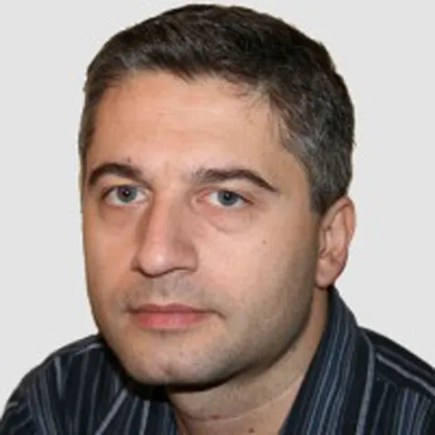 Tudor Muşat: Falsa discuţie despre Constituţie