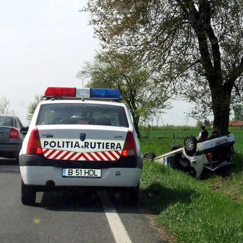 Trei persoane au fost rănite într-un accident pe DN17, judeţul Bistriţa Năsăud