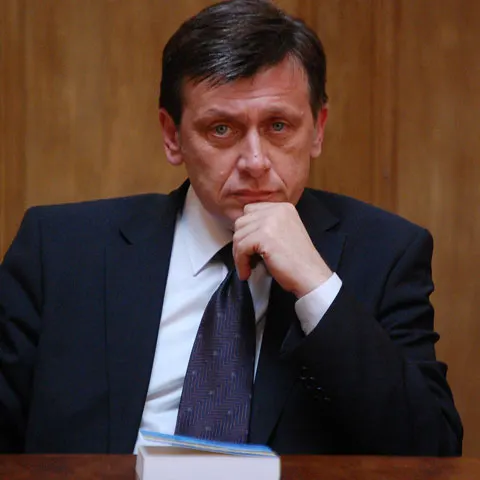 Crin Antonescu: După alegeri, Johannis ar putea conduce un guvern politic