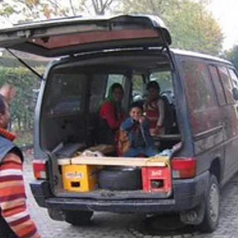 Poliţiştii germani au găsit 28 de români într-o dubiţă Volkswagen