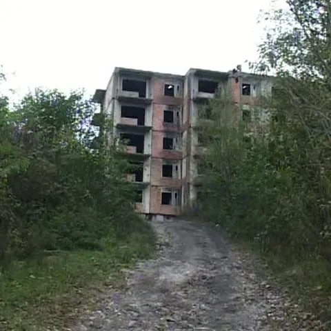 Zeci de clădiri din Valea Jiului pun în pericol vieţile locuitorilor