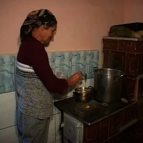 Cum nu au bani de medicamentele din reţete, bătrânii din Bistriţa recurg la leacuri tradiţionale