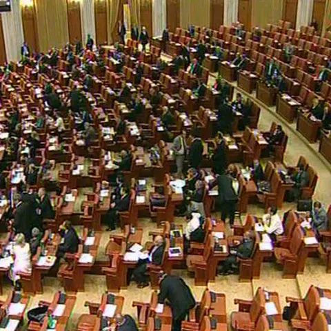 Parlamentul decide prin vot uninominal declaraţia de susţinere pentru Klaus Johannis 