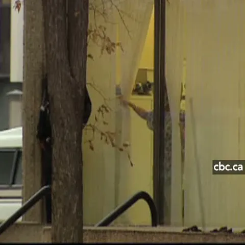 Un bărbat înarmat a luat ostatici într-o clădire din Edmonton, Canada 