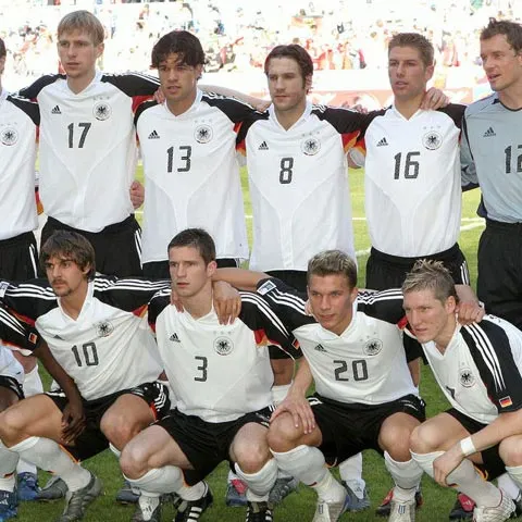 Jucătorii naţionalei Germaniei, cu vestă anti-glonţ la Mondialul din 2010