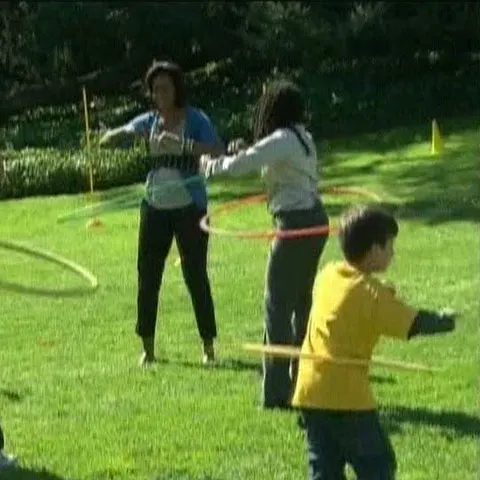 Michelle Obama a participat la un concurs de hula-hoop şi alergare