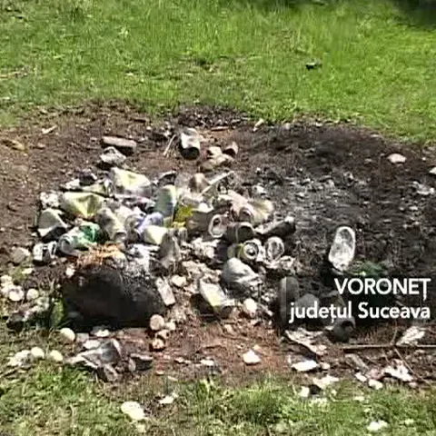 În fiecare săptămână, primăria din Voroneţ strânge 3-4 tone de deşeuri 