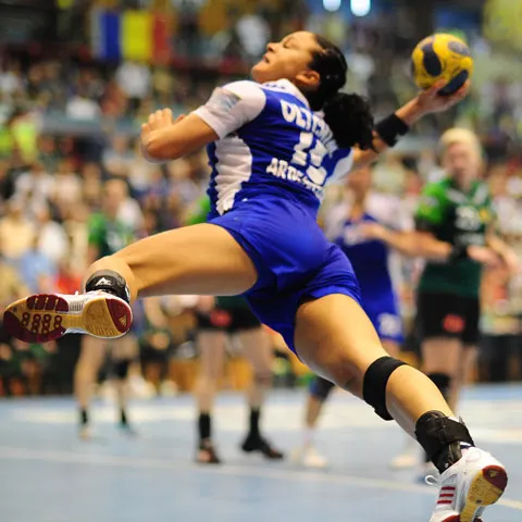 Handbal - Oltchim a debutat cu victorie în Liga Campionilor