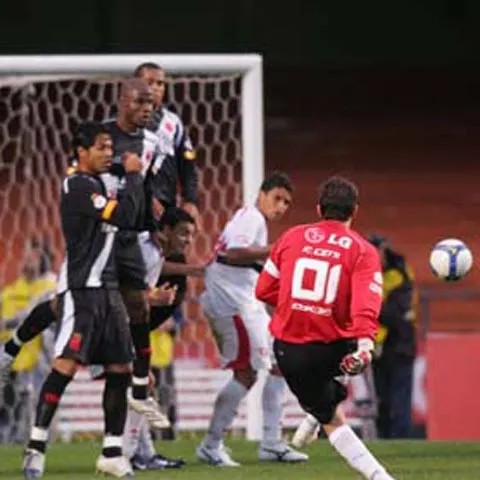 VIDEO / Portarul Rogerio Ceni, la golul 84 din carieră!