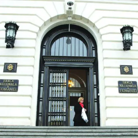 Băncile se împrumută cu 8% de la BNR, dar cer 10% de la stat