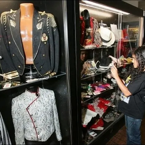 Obiectele personale ale lui Michael Jackson expuse pe arena O2 din Londra