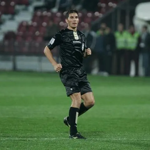 Arbitrul care a fluierat la Dinamo-Gloria Bistriţa, trimis în divizia judeţeană!