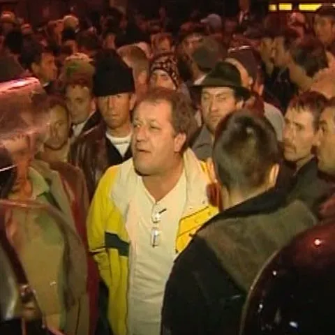 Un individ l-a înjurat pe Băsescu şi i-a cerut socoteală pentru o casă naţionalizată