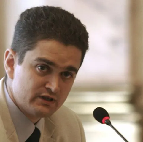 Paleologu vrea să ţină cultura departe de politică